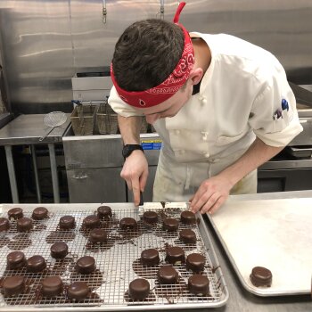 Torchon of foie gras with mango and dark chocolate