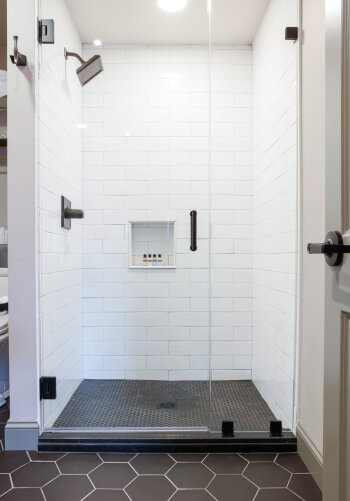 Bathroom in Humphrey Suite at Farmer's Creekside Tavern & Inn