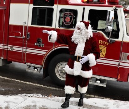 Santa at Farmer's Creekside Tavern & Inn